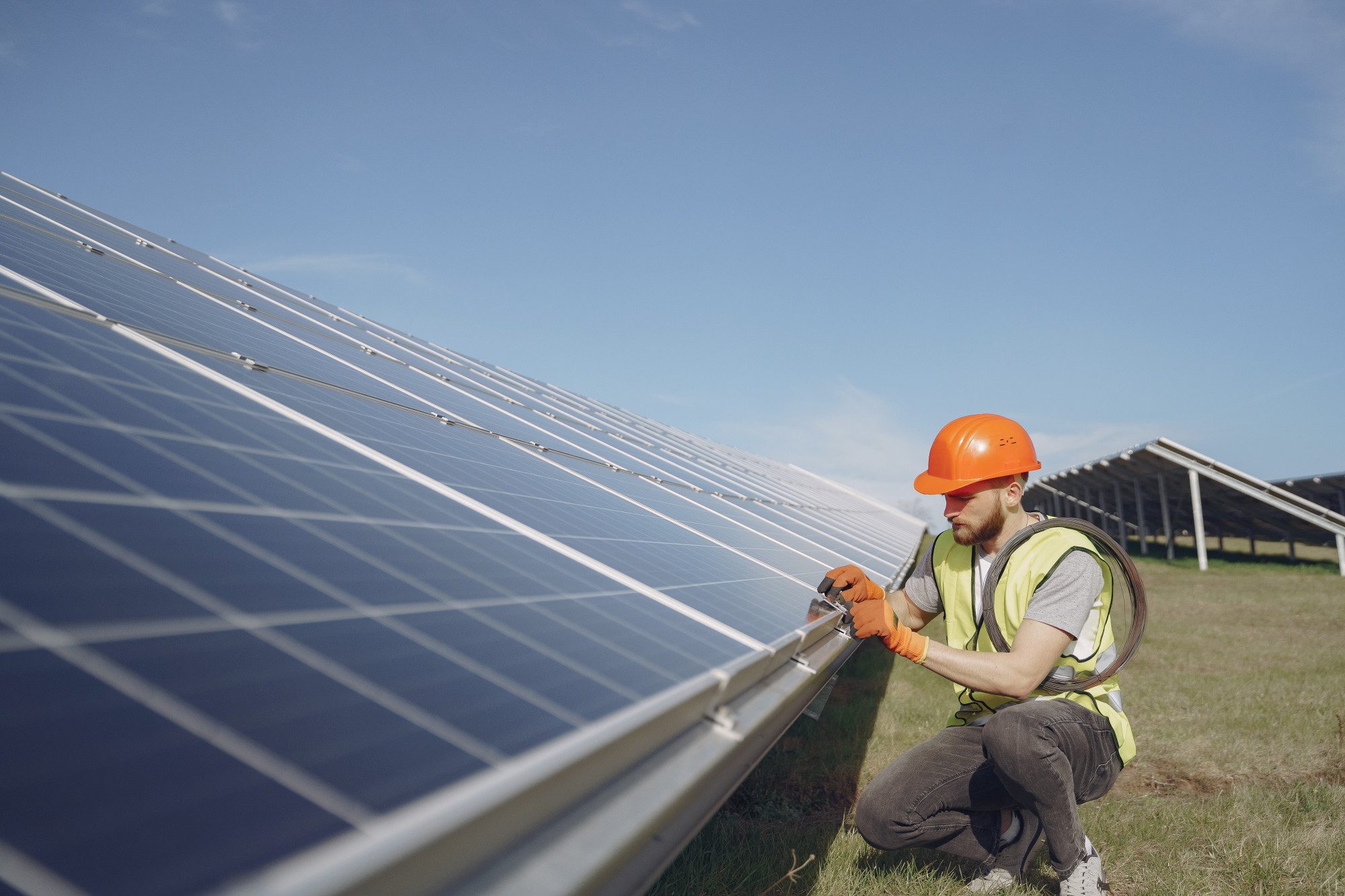 Instalación de paneles solares fotovoltaicos en el sur de Chile